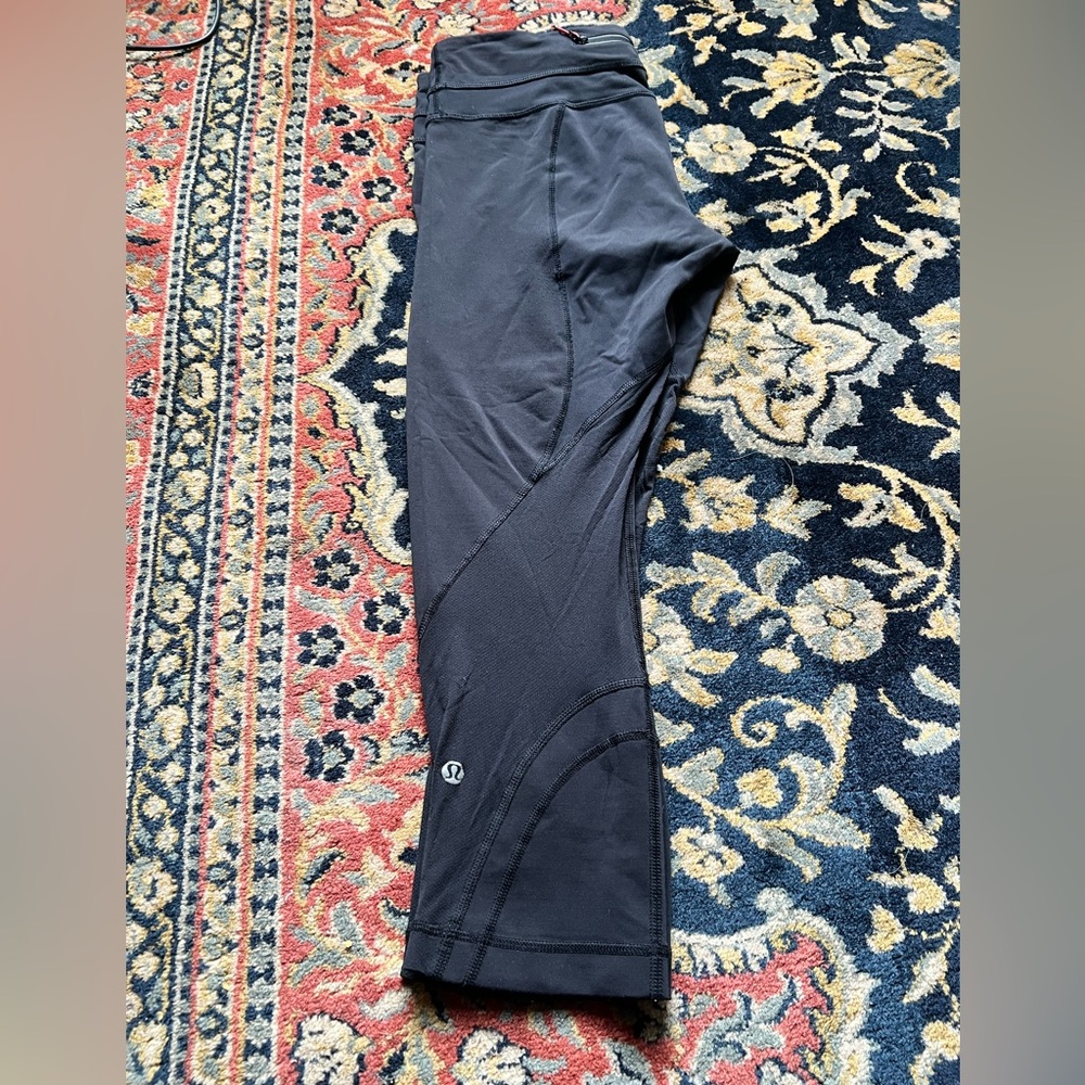 Lululemon Athletica Cropped Yoga Running Pants size 8